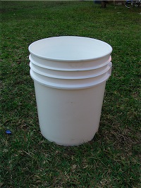 plain white 5 gallon buckets